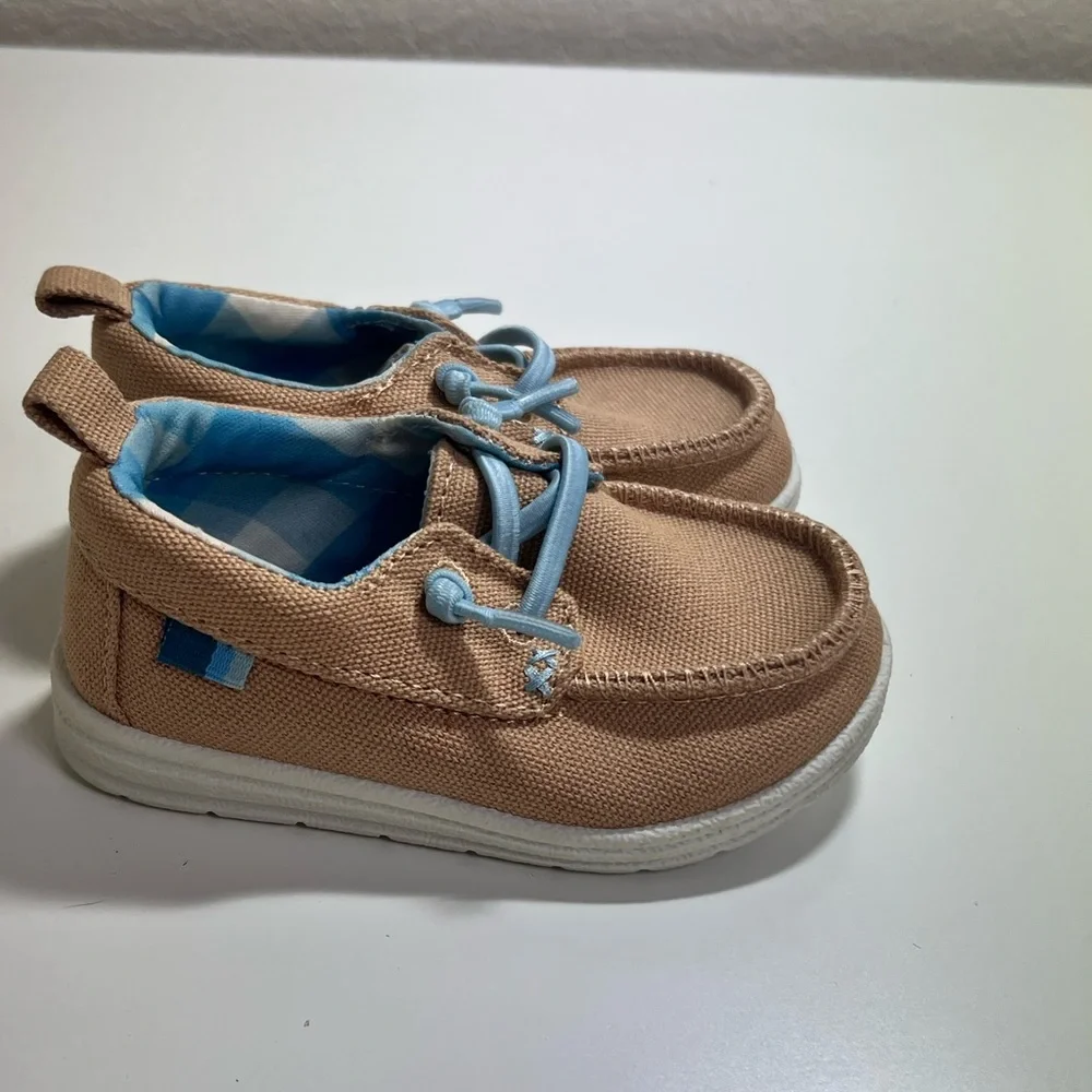 Baby shoes easy on size 5